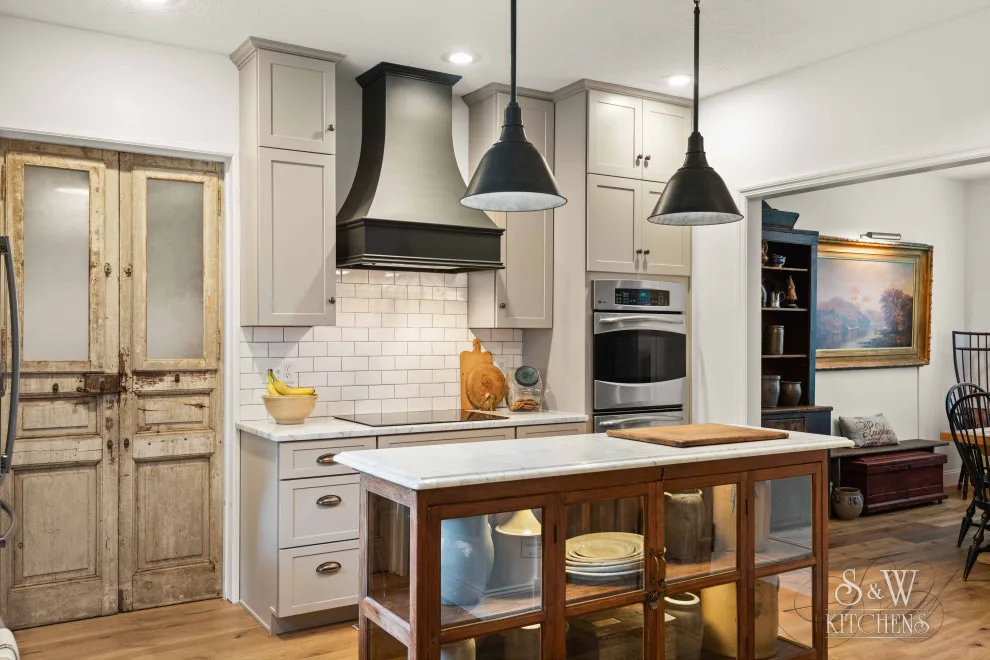 Modern American Colonial Kitchen by Sarah Kraus Bartelson - S&W Kitchens - Photo 2
