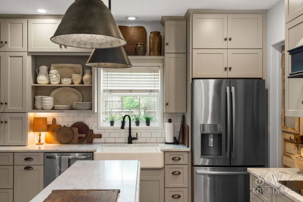 Modern American Colonial Kitchen by Sarah Kraus Bartelson - S&W Kitchens - Photo 16