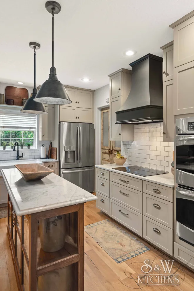 Modern American Colonial Kitchen by Sarah Kraus Bartelson - S&W Kitchens - Photo 9