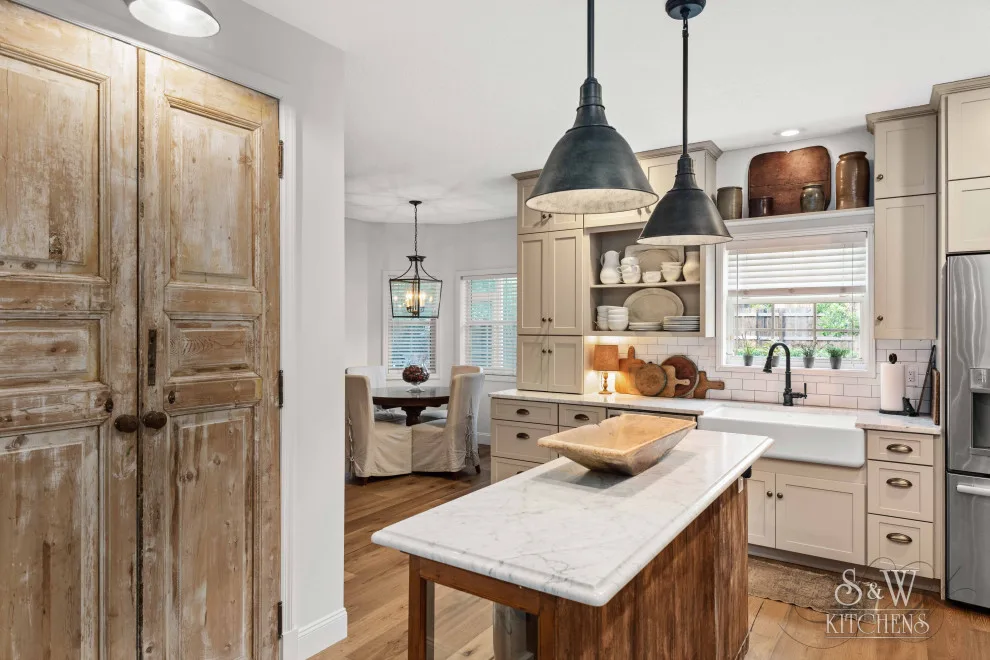 Modern American Colonial Kitchen by Sarah Kraus Bartelson - S&W Kitchens - Photo 12
