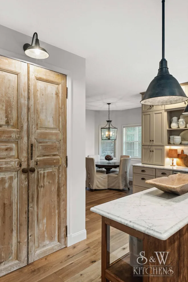 Modern American Colonial Kitchen by Sarah Kraus Bartelson - S&W Kitchens - Photo 8