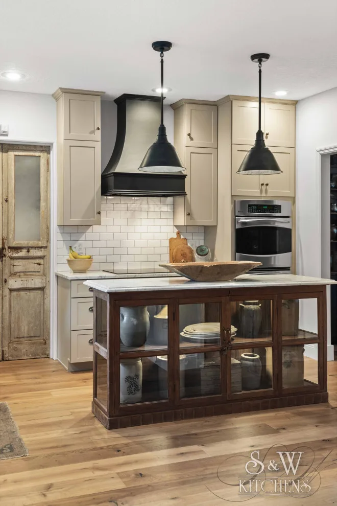 Modern American Colonial Kitchen by Sarah Kraus Bartelson - S&W Kitchens - Photo 7