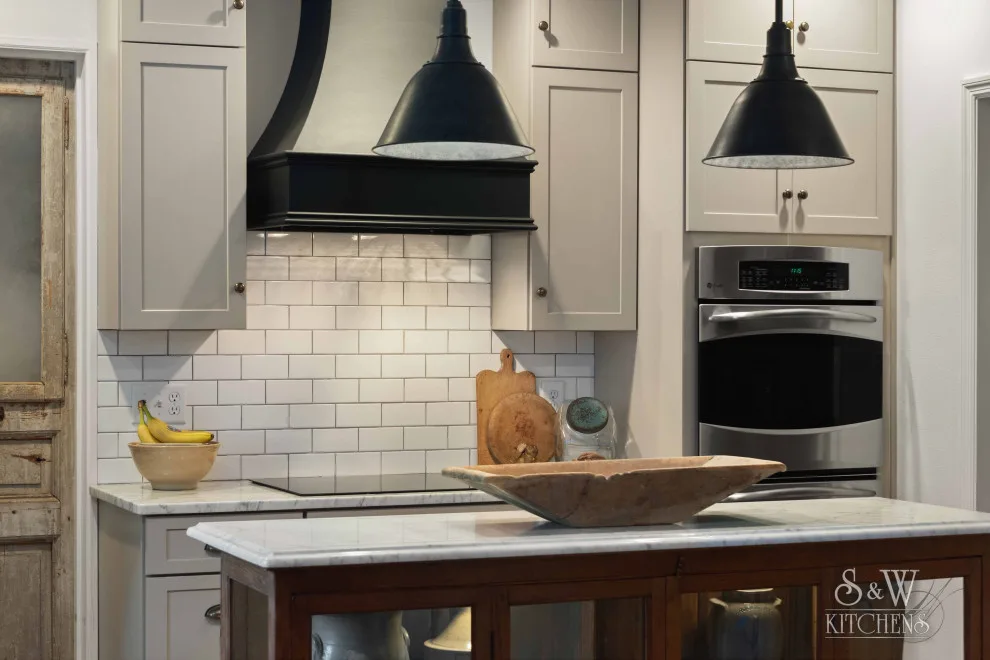 Modern American Colonial Kitchen by Sarah Kraus Bartelson - S&W Kitchens - Photo 14