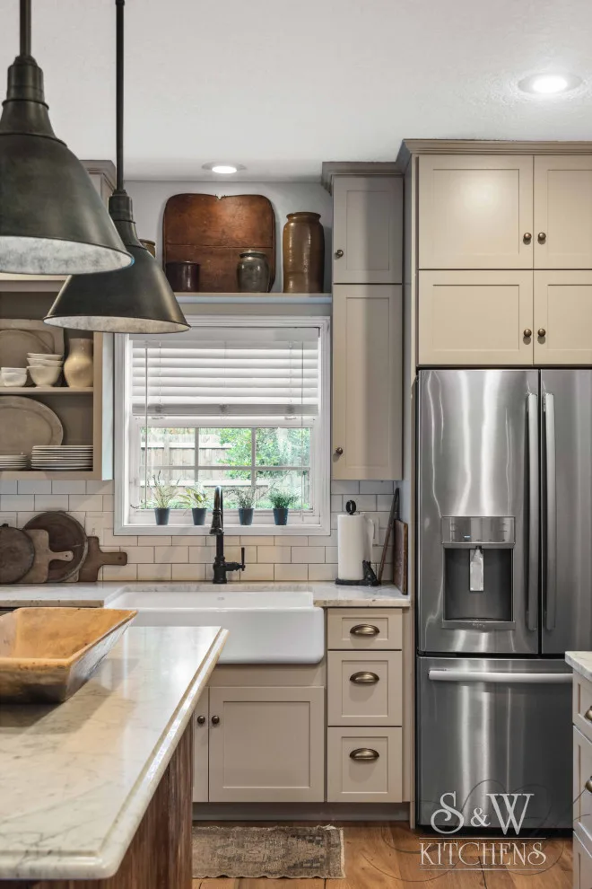 Modern American Colonial Kitchen by Sarah Kraus Bartelson - S&W Kitchens - Photo 4