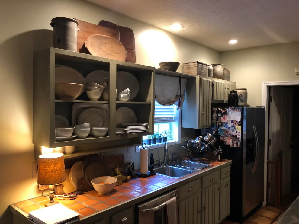 Modern American Colonial Kitchen by Sarah Kraus Bartelson - S&W Kitchens - Photo 13