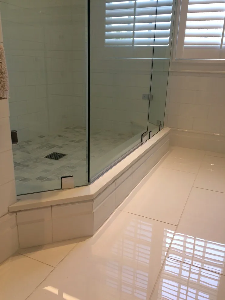 Three Timeless White Guest Bathrooms by Sarah Kraus Bartelson - S&W Kitchens - Photo 3