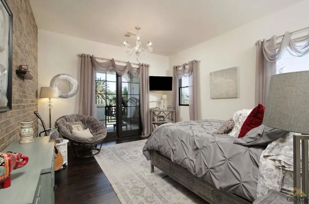 5200 square feet Spanish Transitional by Sweaney Custom Homes, Inc. - Photo 19