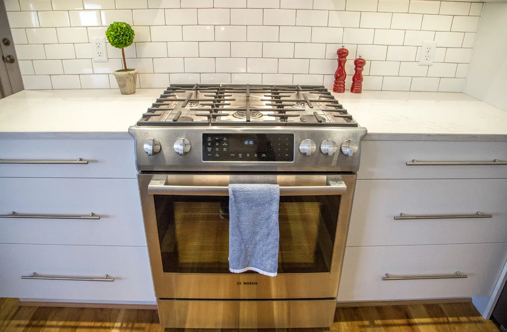 Eighty-Third Street Kitchen by Stumpff HomeWorks, LLC - Photo 4