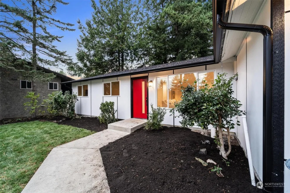 Crimson Door Cottage by United Signature - Photo 3