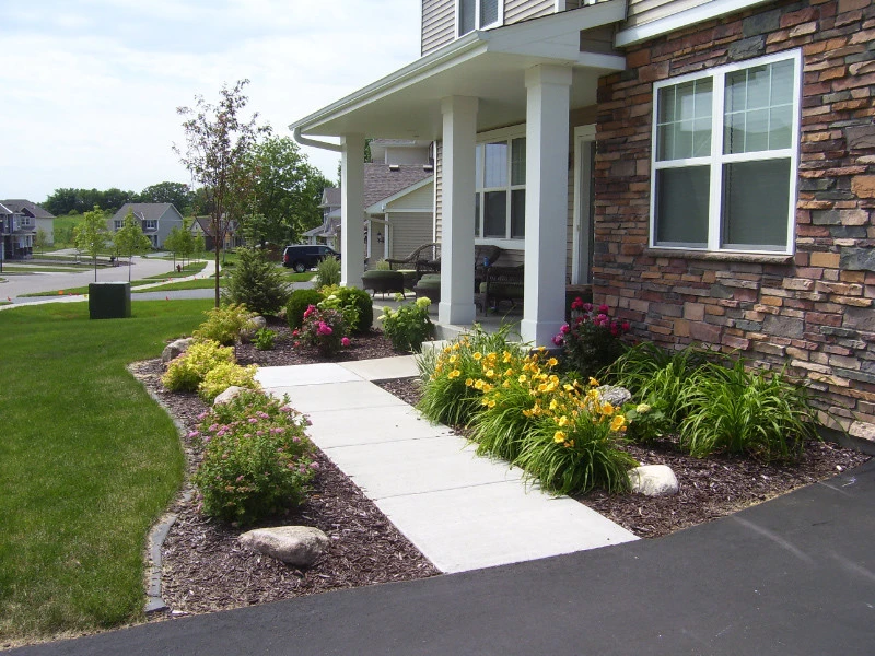 Luxury Lawns Landscaping - Photo 4