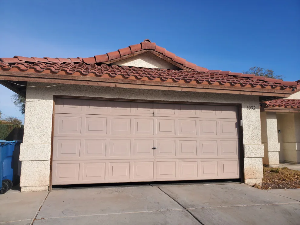 Infinity Garage Door - Photo 6