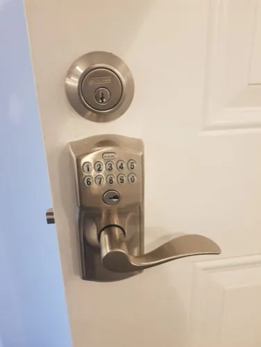 24-7 Lockout - Photo 12