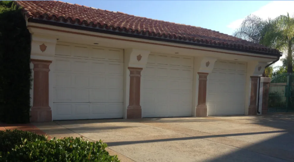 Art Showcase by Lloyd Copelan Garage Doors - Photo 4