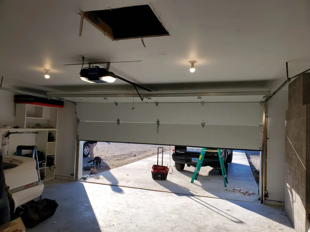 Infinity Garage Door - Photo 8