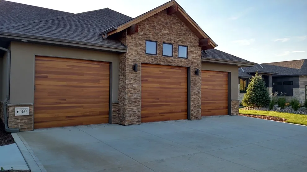 Woodtone Accent by Sholes Overhead Door Inc - Photo 7