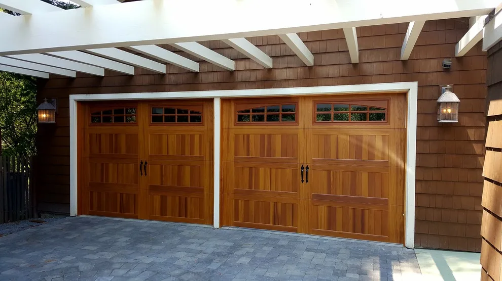 Woodtone Accent by Sholes Overhead Door Inc - Photo 4