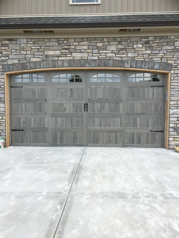 Woodtone Accent by Sholes Overhead Door Inc - Photo 10