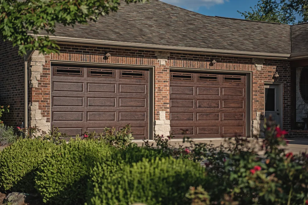 Woodtone Accent by Sholes Overhead Door Inc - Photo 8