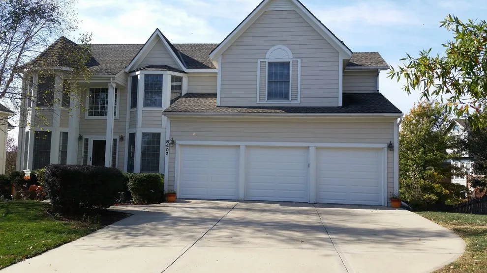 Premium Classic Collection Series by Royal Garage Door - Photo 7