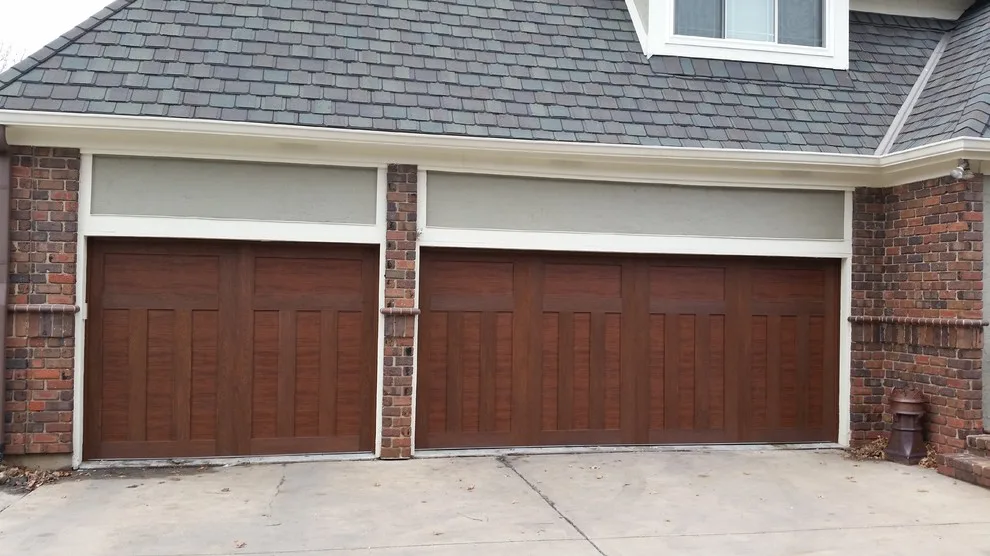 Royal Garage Door - Photo 3