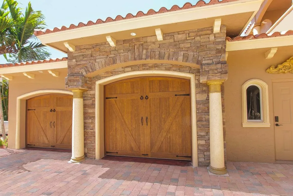Clopay Style Showcase by Compton Doors Inc. - Photo 14