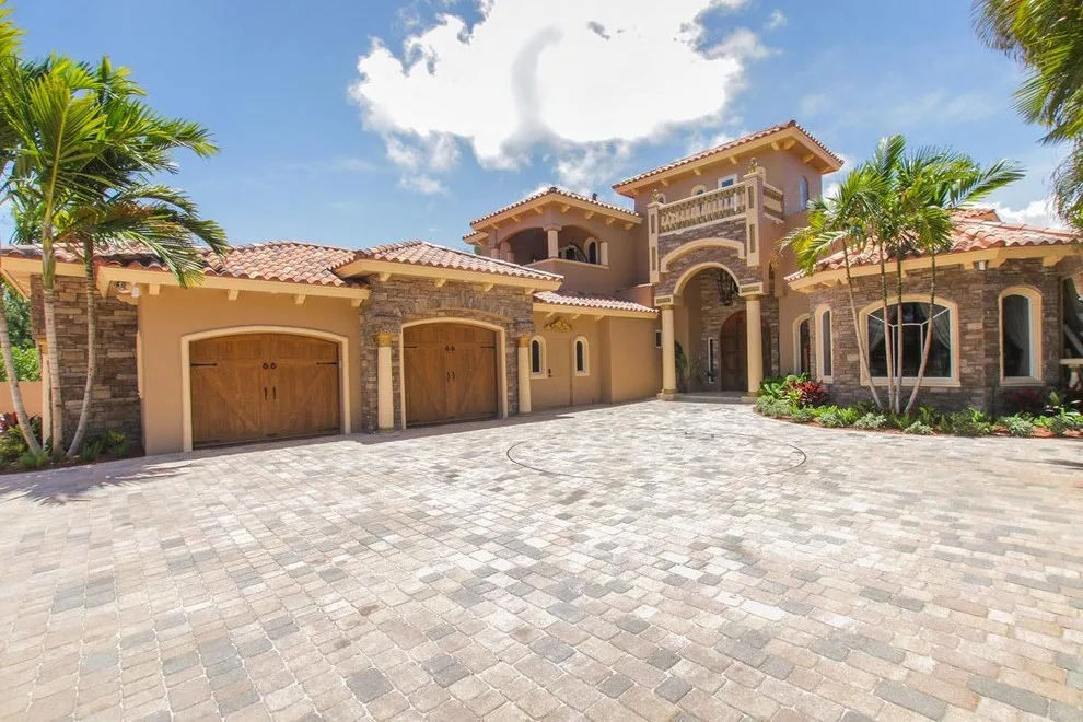 Clopay Style Showcase by Compton Doors Inc. - Photo 9