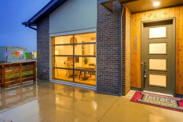 American Garage Door And Gate Systems - Photo 8