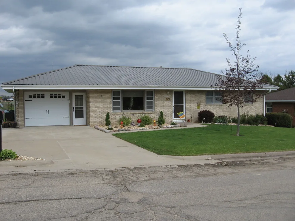 Dubuqueland Overhead Door Co - Photo 8