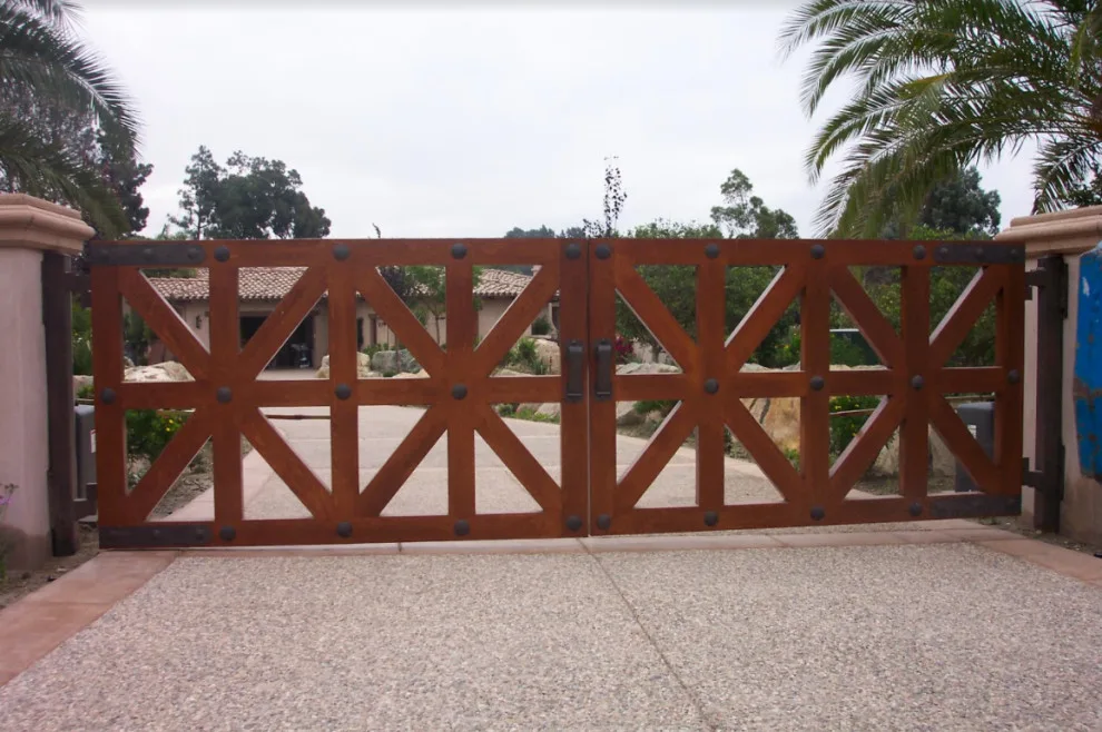 Radford Doors & Gates - Photo 4