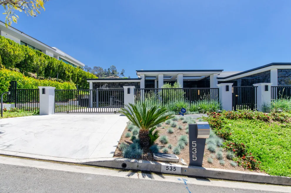 Contemporary Steel Gates and Panoramic Frameless Glass Garage Door by Pacific Garage Doors & Gates - Photo 5