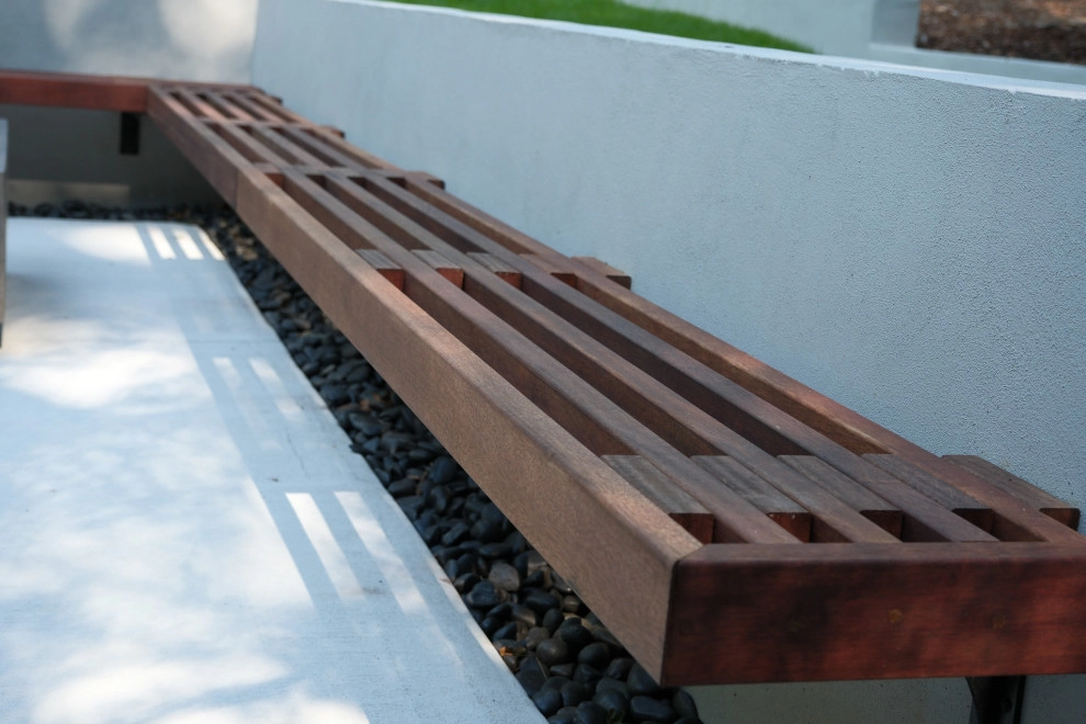 Mid-century Modern Outdoor Living Space by City Garden Company - Photo 7