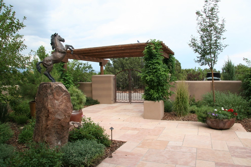 Traditional Southwest Garden by Clemens & Associates Inc. - Photo 4