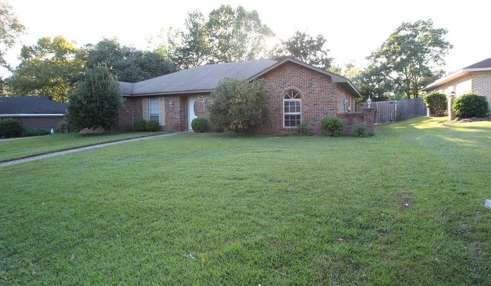 Picture Perfect Places Landscaping & Lawn Care - Photo 11