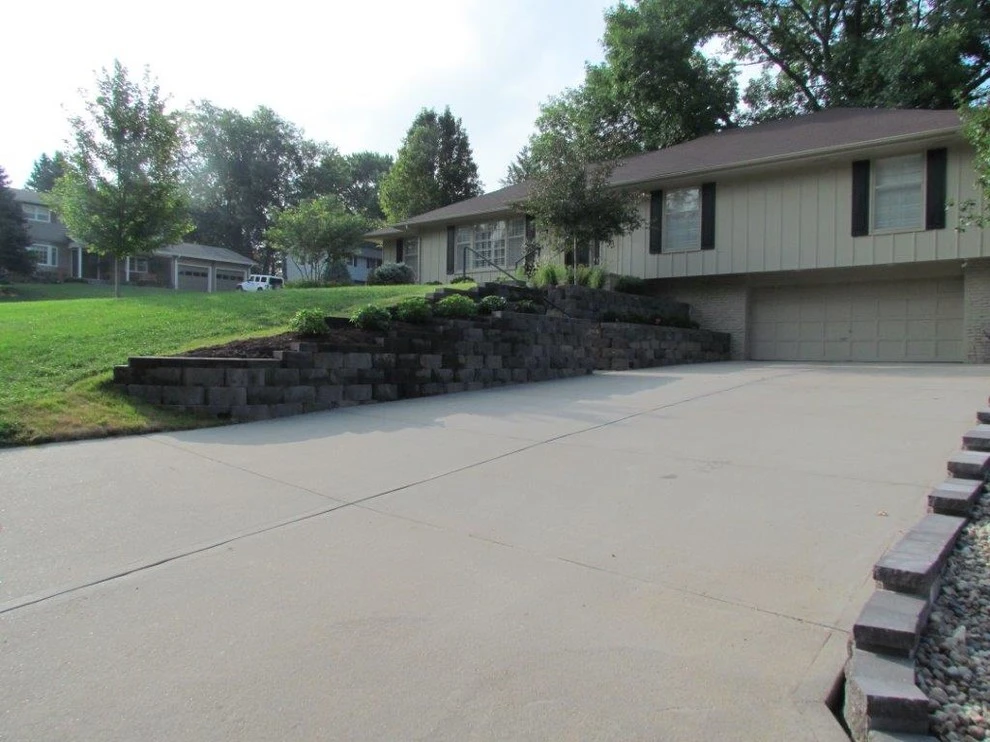 Walls by Moore's Landscaping & Nursery - Photo 2