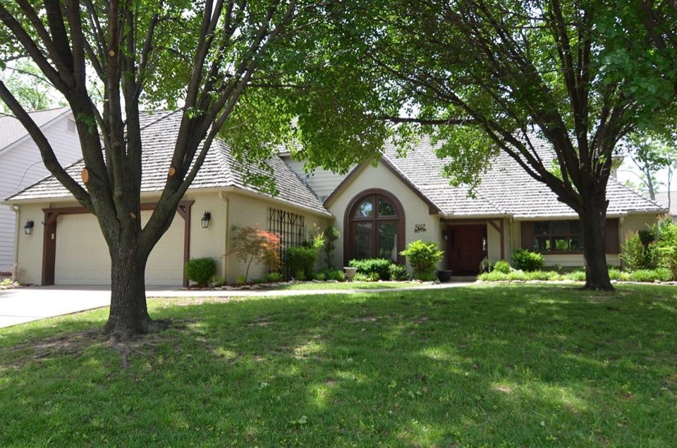 Custom Landscaping by Cut Right Landscape And Tree - Photo 15