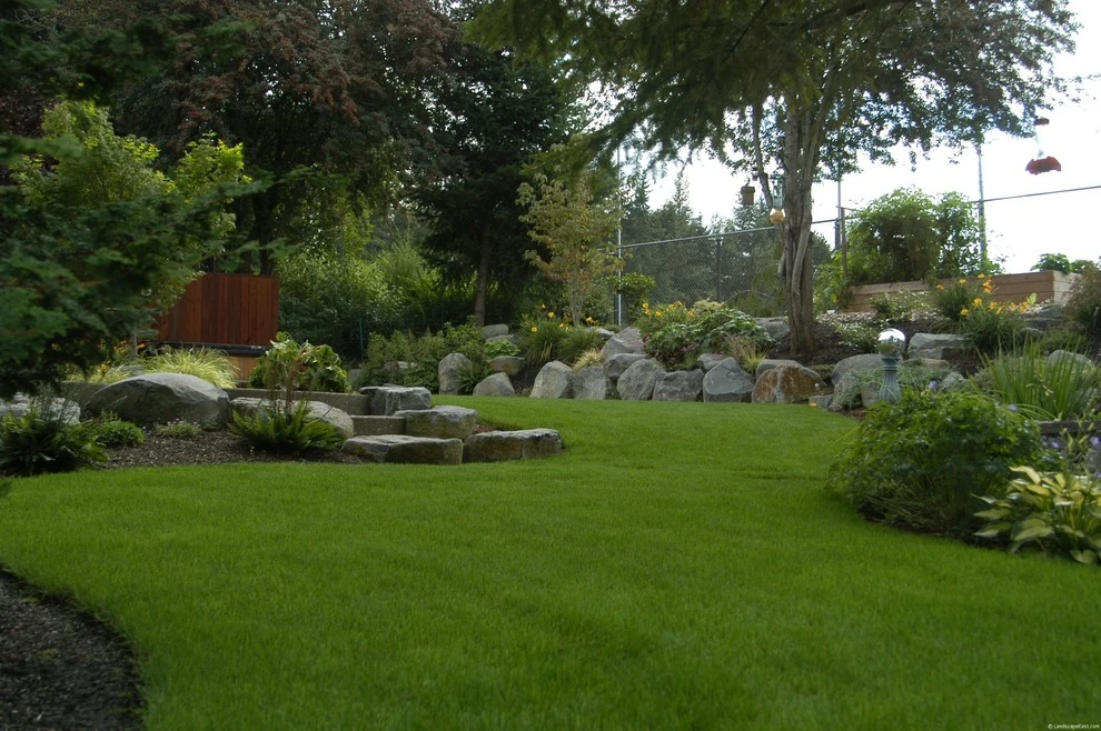 Sal & Kelly's Lawn Maintenance - Photo 8
