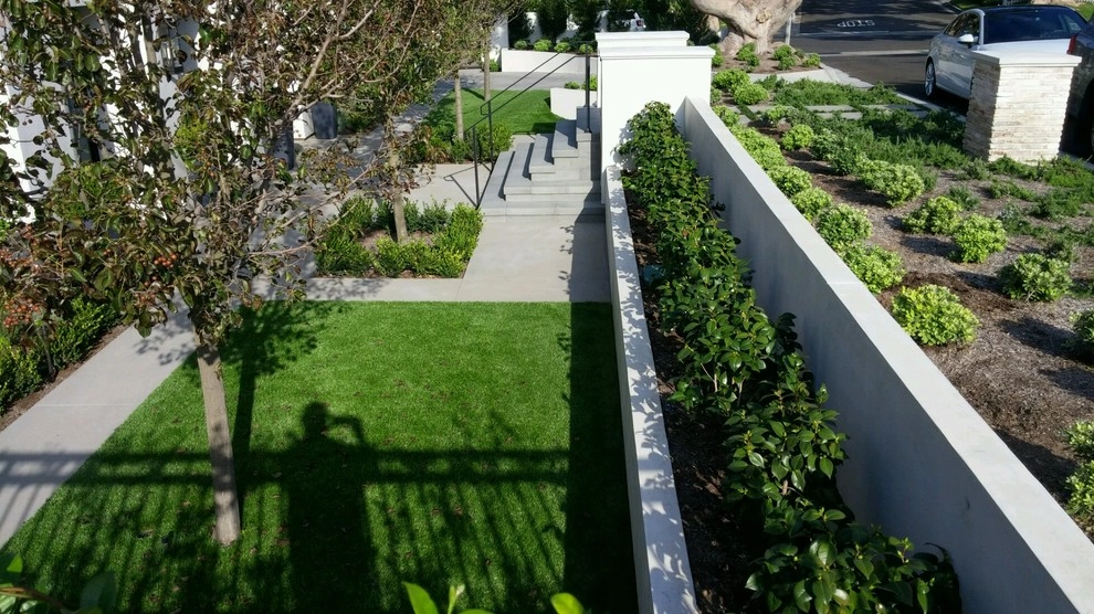 Traditional & Classic in Newport Beach by Dale Waldo Landscape Architecture - Photo 3