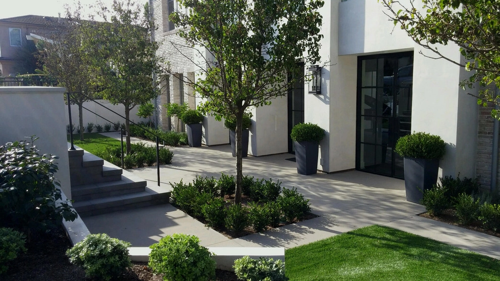 Traditional & Classic in Newport Beach by Dale Waldo Landscape Architecture - Photo 14