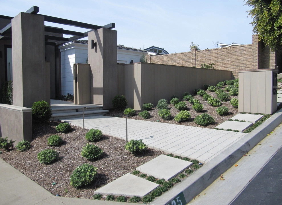 Nice Simple Entry & Courtyard Space in Laguna Beach by Dale Waldo Landscape Architecture - Photo 3