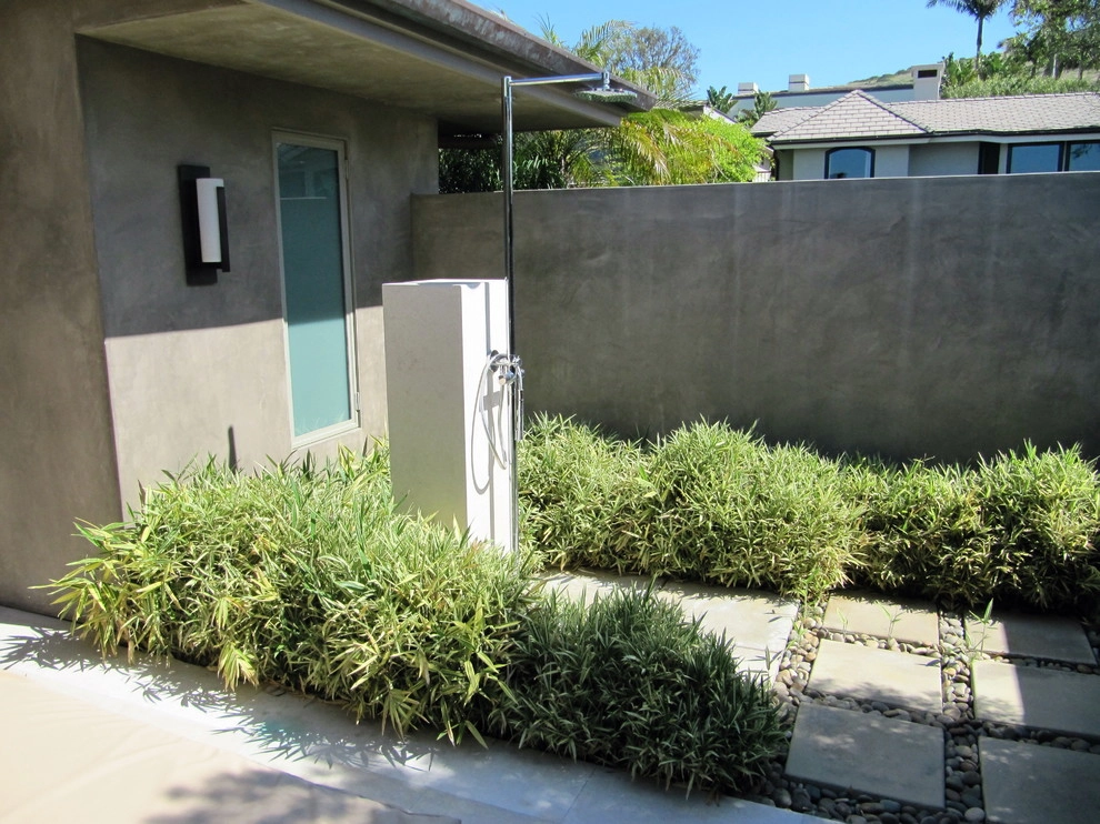 Sleek Contemporary Entertaining Space in Laguna Beach by Dale Waldo Landscape Architecture - Photo 2