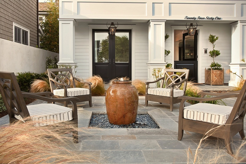 Clean Traditional Expression in Newport Beach by Dale Waldo Landscape Architecture - Photo 3