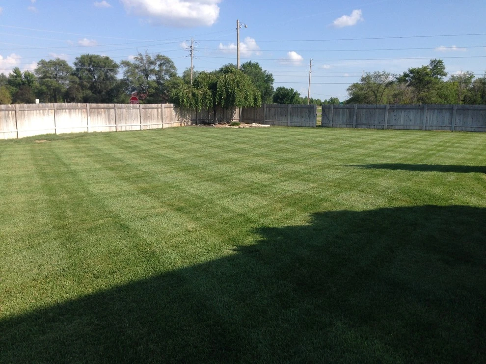 Yardworx Lawn And Landscape - Photo 2