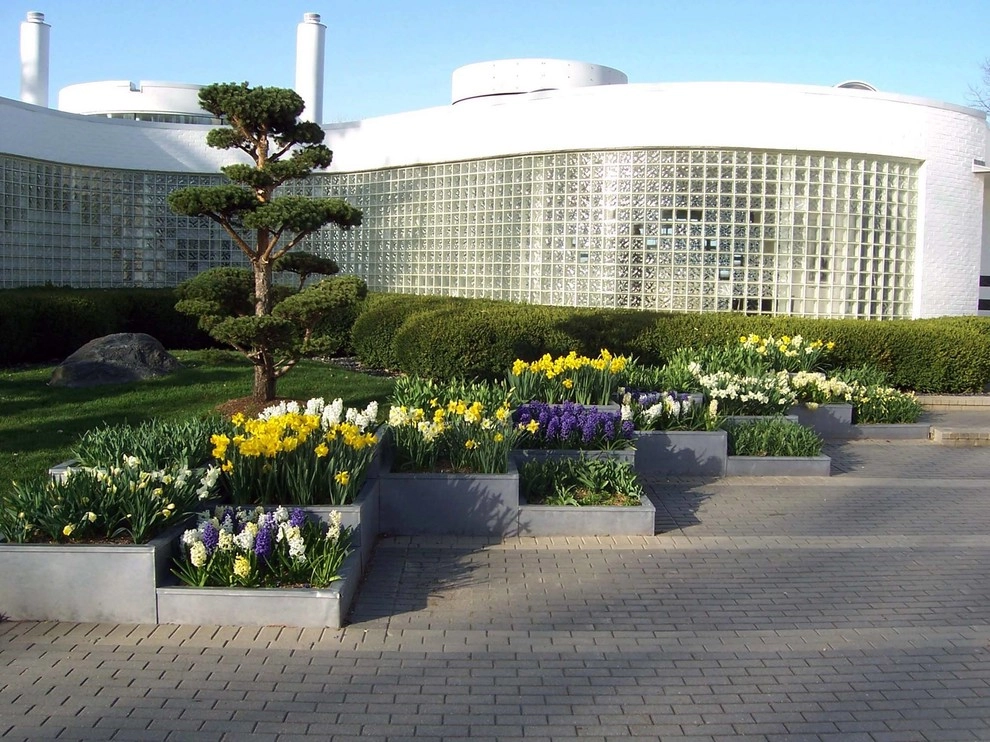 Modern Planter Boxes by Daryl Toby - AguaFina Gardens International - Photo 2