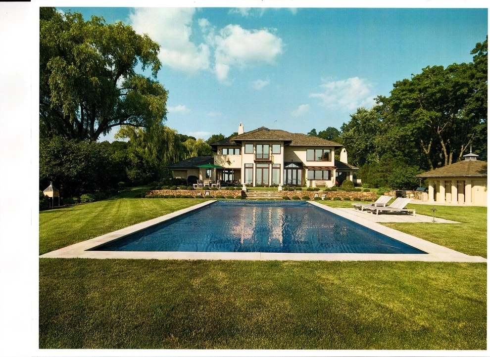 Simple swimming pool/spa by the bay with a 'bebble beach' by David R. Lamb, Landscape Architect - Photo 2