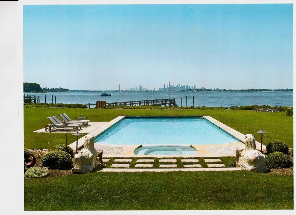 Simple swimming pool/spa by the bay with a 'bebble beach' by David R. Lamb, Landscape Architect - Photo 3