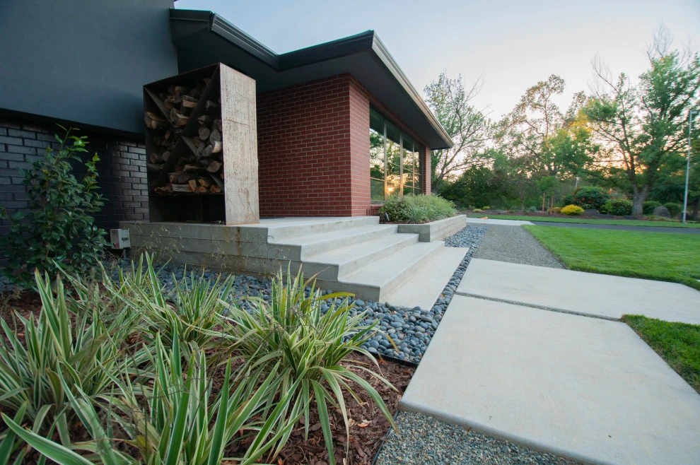Naturally Contemporary by Cal Wild Landscape Design - Photo 3