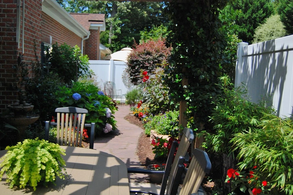Townhouse Garden in Northeast Raleigh by Cat Valand Landscape Design - Photo 3