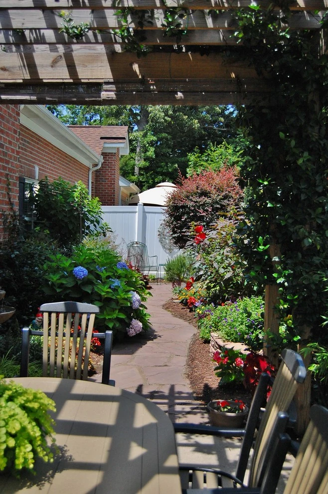 Townhouse Garden in Northeast Raleigh by Cat Valand Landscape Design - Photo 4