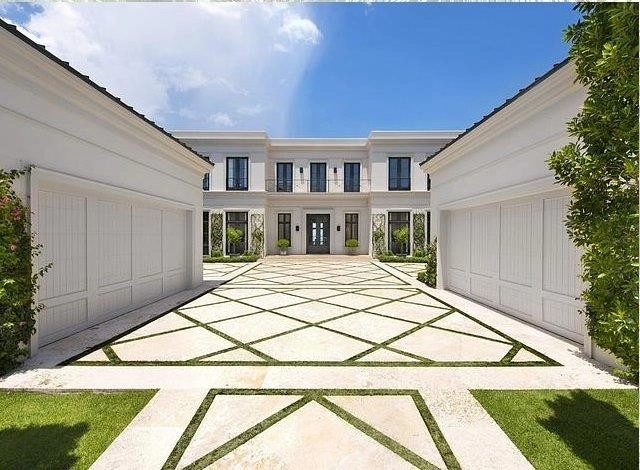 Pool and Loggia by Design Scapes - Photo 2