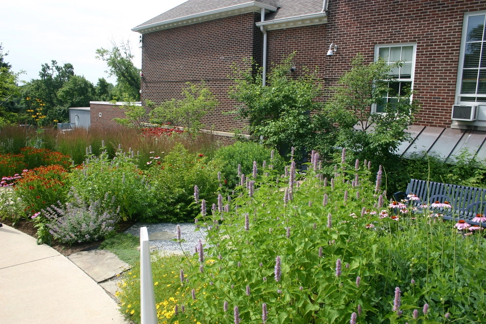 Woodlynde School by Donald Pell - Gardens - Photo 2